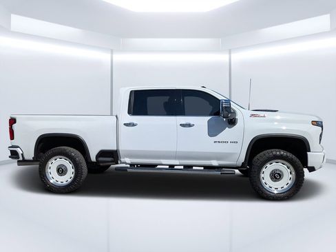 Used 2025 Chevrolet Silverado 2500 LTZ w/ Z71 Chrome Sport Edition image 2