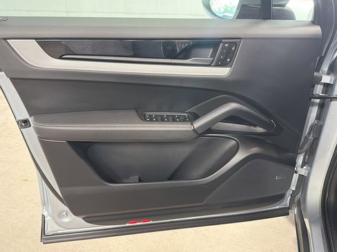 Certified 2026 Porsche Cayenne E-Hybrid AWD/4WD image 22