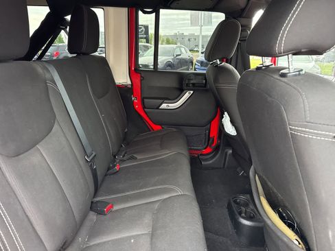 Used 2015 Jeep Wrangler Unlimited Sahara w/ Mopar Chrome Edition Group AWD/4WD image 20