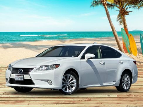 Used 2013 Lexus ES 300h w/ Premium Pkg FWD image 2