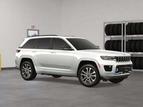 New 2024 Jeep Grand Cherokee Overland w/ Trailer Tow Package image 7