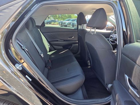 Certified 2023 Hyundai Elantra SE image 18