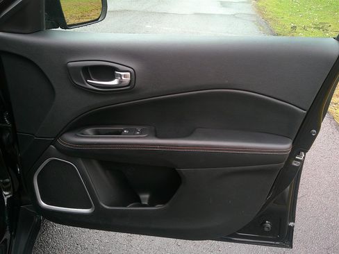 Used 2019 Jeep Compass Sport w/ Cold Weather Group image 16