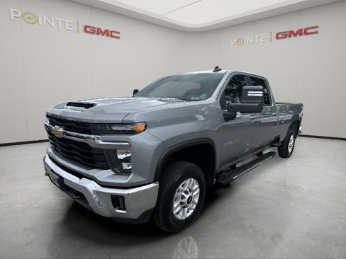 Used 2025 Chevrolet Silverado 2500 LT w/ Convenience Package AWD/4WD image 3
