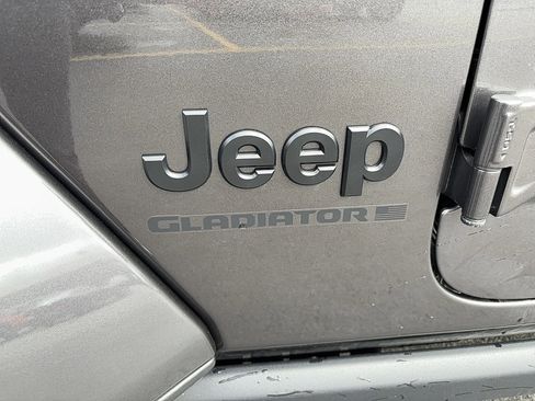New 2025 Jeep Gladiator Sport AWD/4WD image 3