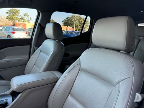 Used 2019 GMC Acadia SLT image 14