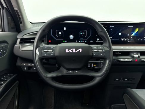 Used 2024 Kia EV9 Land AWD/4WD image 4