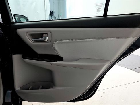 Used 2016 Toyota Camry XLE image 19