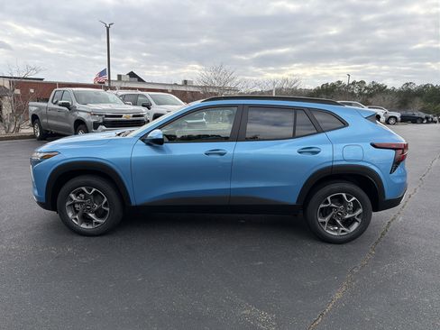 Used 2026 Chevrolet Trax LT w/ LT Convenience Package image 8
