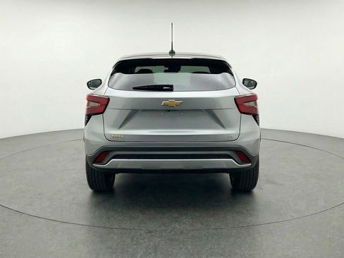Used 2025 Chevrolet Trax LT image 7