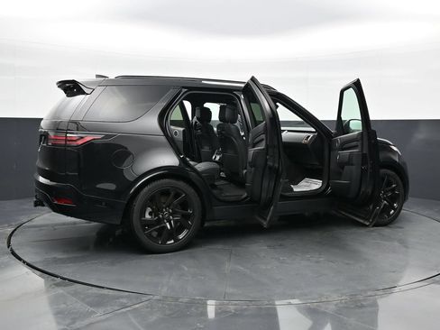 Used 2024 Land Rover Discovery Dynamic SE AWD/4WD image 40