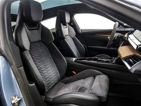 Used 2022 Audi e-tron GT Premium Plus image 8