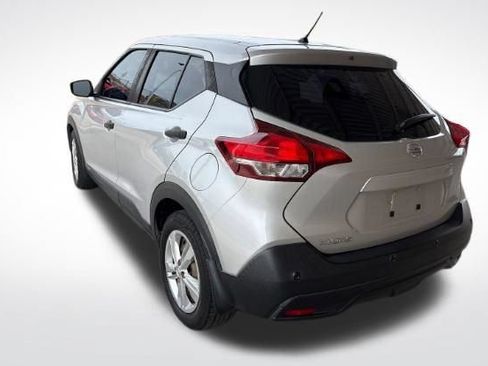 Used 2020 Nissan Kicks S FWD image 3