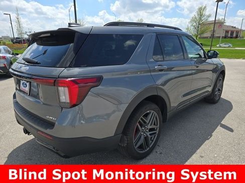 Used 2025 Ford Explorer ST-Line w/ ST-Line Street Pack AWD/4WD image 5