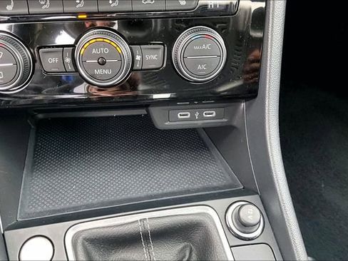 Used 2024 Volkswagen Jetta SE image 15