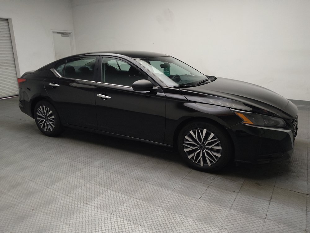Used 2025 Nissan Altima 2.5 SV FWD image 11