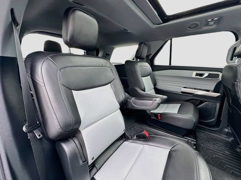 Used 2023 Ford Explorer XLT w/ Equipment Group 202A AWD/4WD image 29