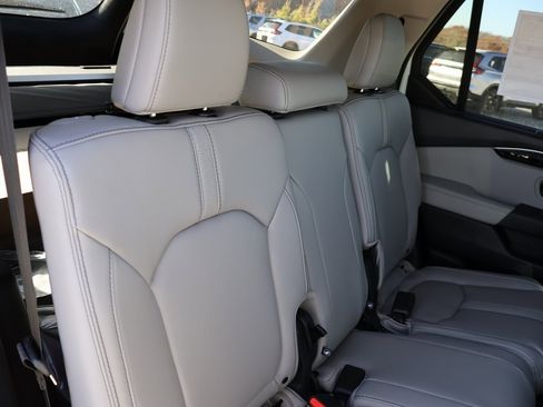 New 2025 Honda Pilot Touring image 12