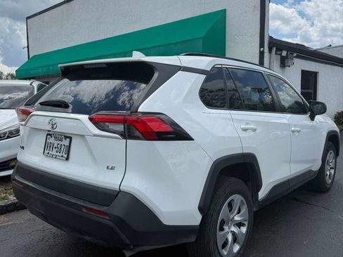 Used 2021 Toyota RAV4 LE FWD image 5