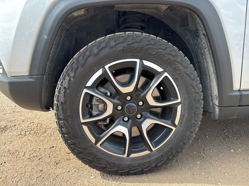 Used 2025 Jeep Compass Trailhawk w/ Trailer Tow Group image 11