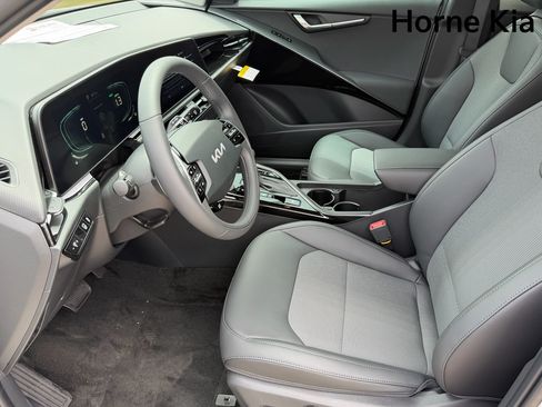 New 2026 Kia Niro EX FWD image 9