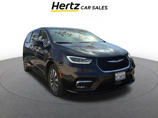 Used 2023 Chrysler Pacifica Touring-L video 1