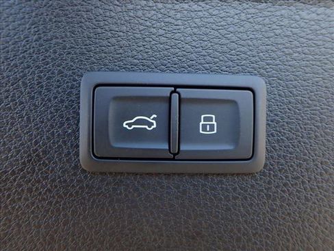 Used 2023 Audi Q5 e Premium Plus image 9