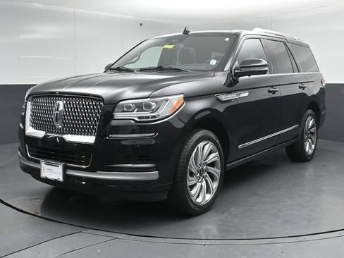 Certified 2023 Lincoln Navigator Reserve AWD/4WD image 3