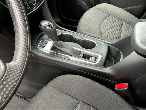 Used 2021 Chevrolet Equinox LT image 18