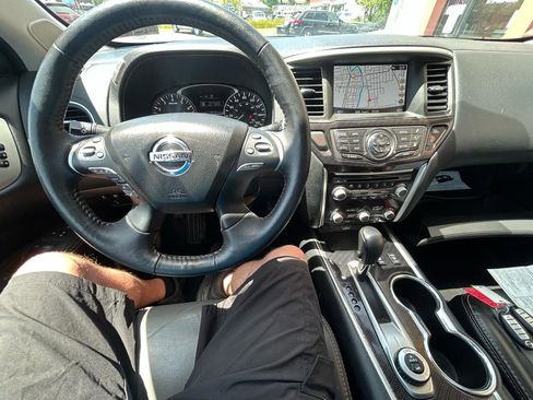 Used 2020 Nissan Pathfinder SL AWD/4WD image 14