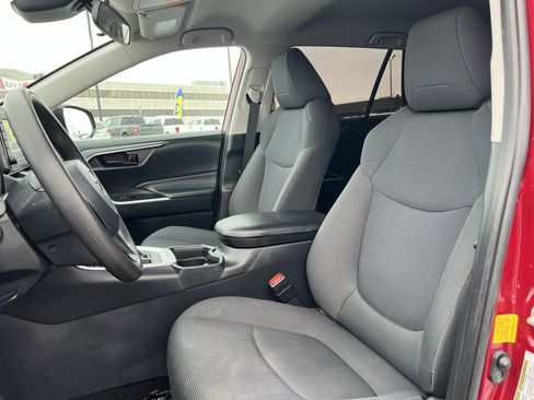 Used 2019 Toyota RAV4 LE image 13