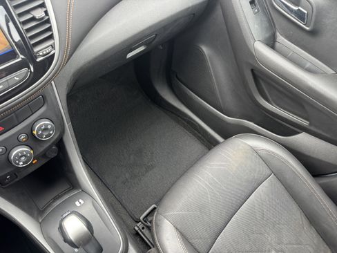 Used 2018 Chevrolet Trax LT w/ LT Convenience Package image 28