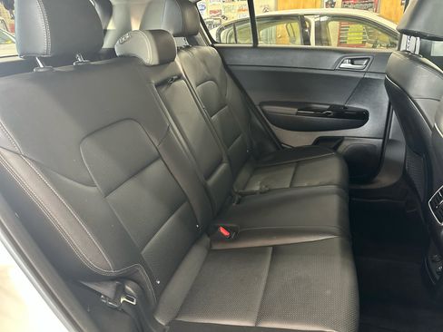 Used 2022 Kia Sportage EX image 9