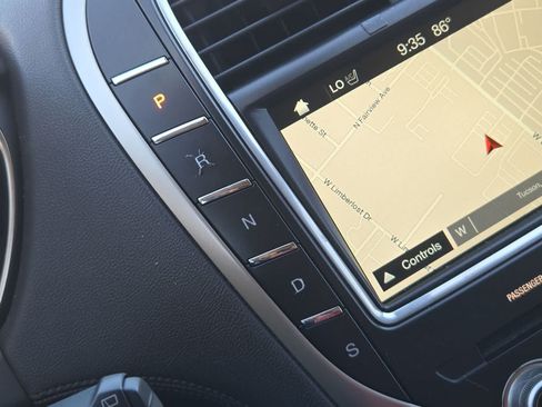 Used 2018 Lincoln MKX Reserve FWD image 32
