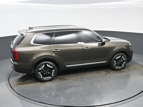 Used 2024 Kia Telluride S image 43