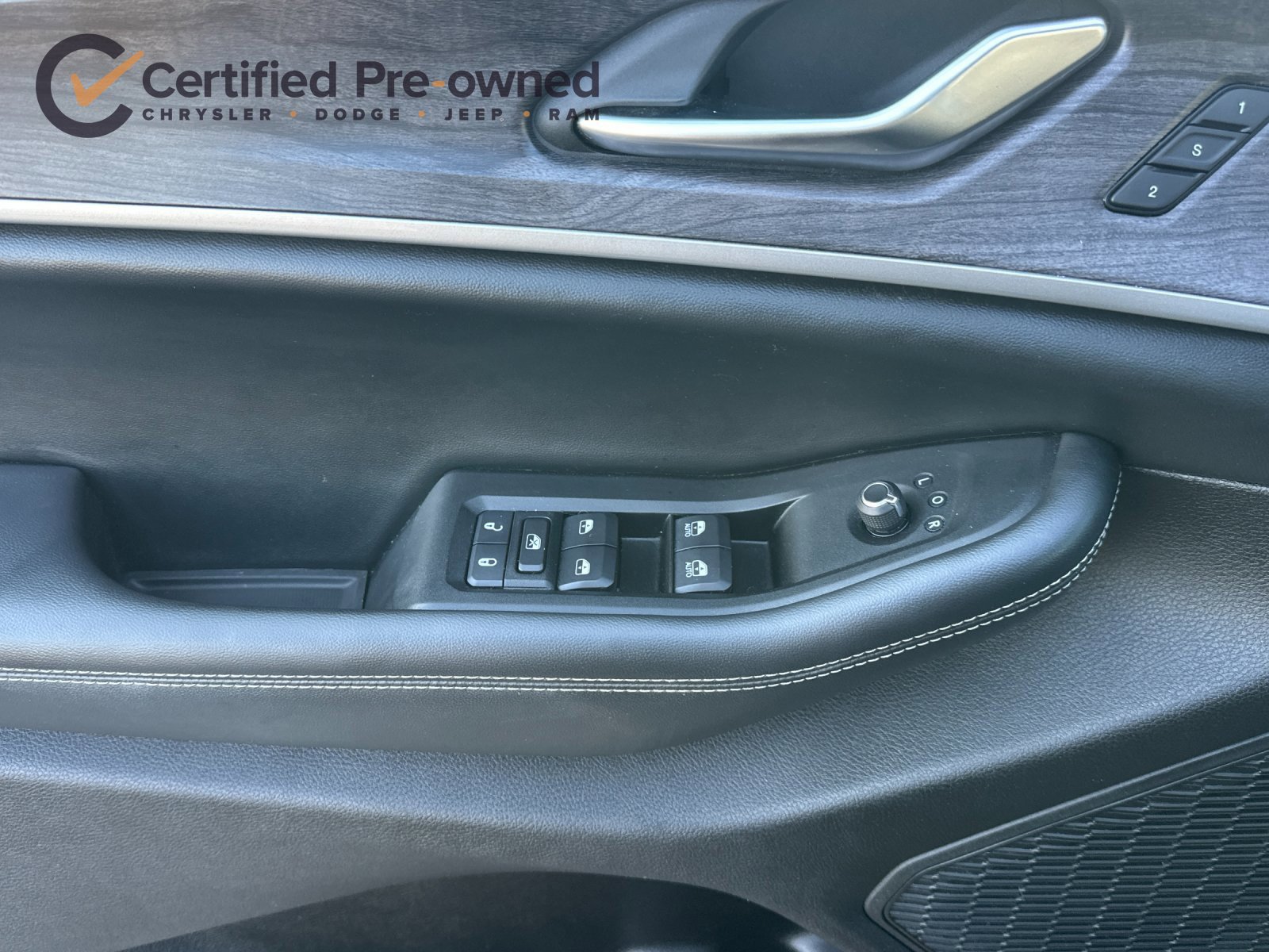 Used 2023 Jeep Grand Cherokee L Limited AWD/4WD image 12