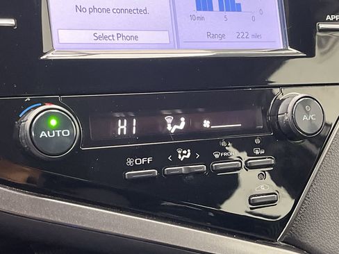 Used 2019 Toyota Camry SE image 18