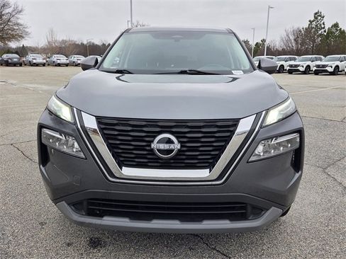 Used 2023 Nissan Rogue SV image 2