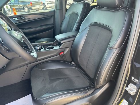 Used 2025 Jeep Grand Cherokee Altitude AWD/4WD image 55