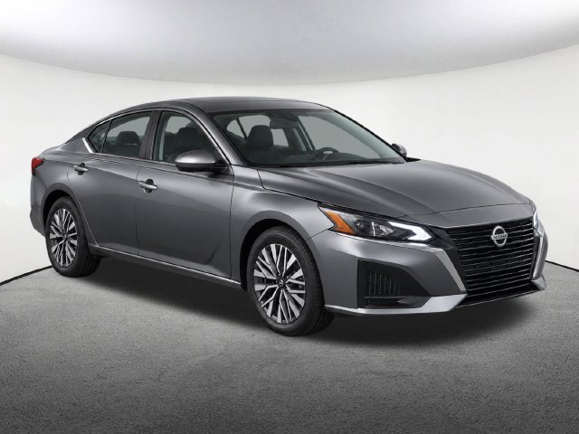 Used 2023 Nissan Altima 2.5 SV w/ SV Premium Package AWD/4WD image 2