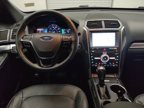 Used 2018 Ford Explorer Limited image 22