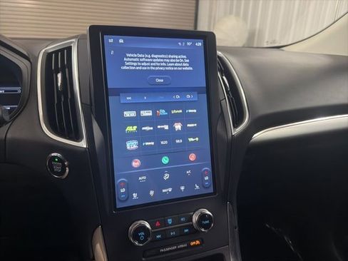 Used 2024 Ford Edge Titanium image 30