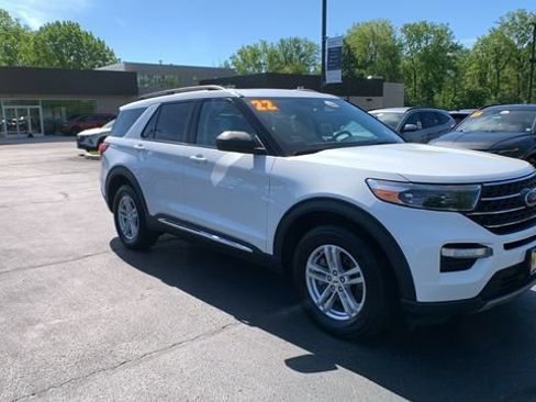 Used 2022 Ford Explorer XLT w/ Equipment Group 202A AWD/4WD image 7