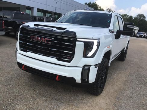 Used 2024 GMC Sierra 3500 AT4 w/ AT4 Preferred Package AWD/4WD image 5