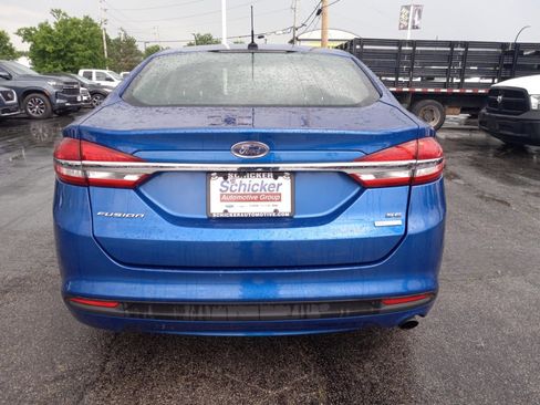 Used 2017 Ford Fusion SE FWD image 2