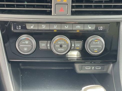Used 2024 Volkswagen Jetta SE w/ Panoramic Sunroof Package FWD image 15
