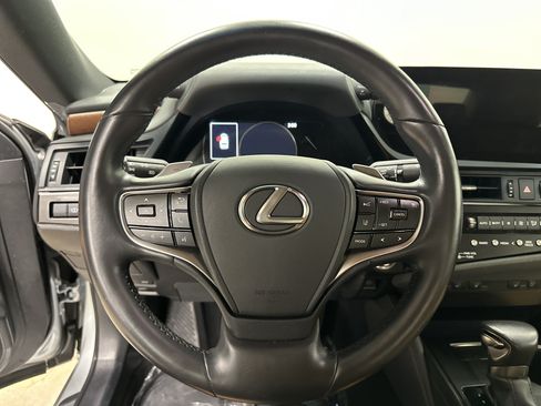 Used 2025 Lexus ES 350 w/ Premium Package FWD image 18