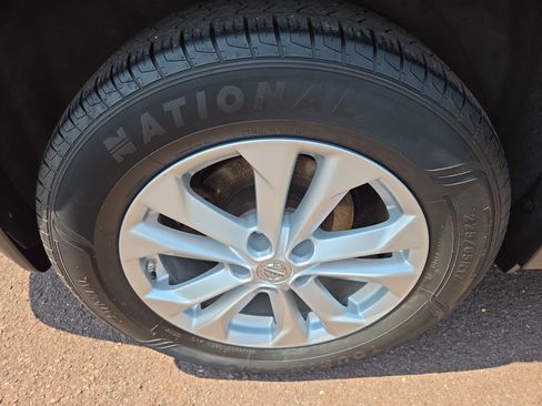 Used 2015 Nissan Rogue SV AWD/4WD image 10