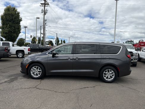 Used 2023 Chrysler Voyager LX FWD image 2