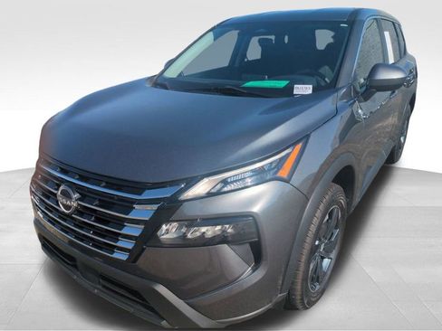 Used 2024 Nissan Rogue SV image 1